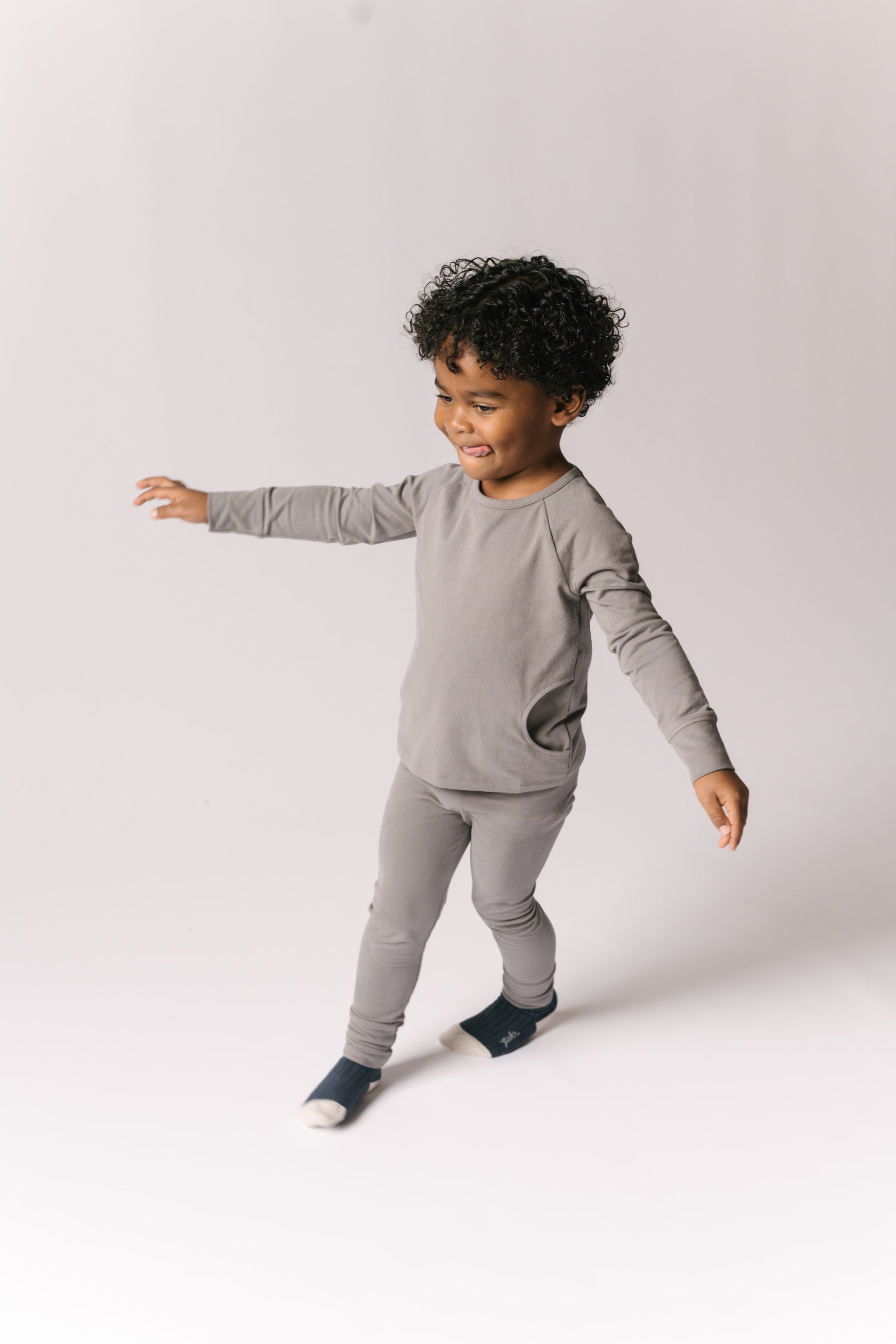 Pehr-Essentials Legging-Charcoal-3