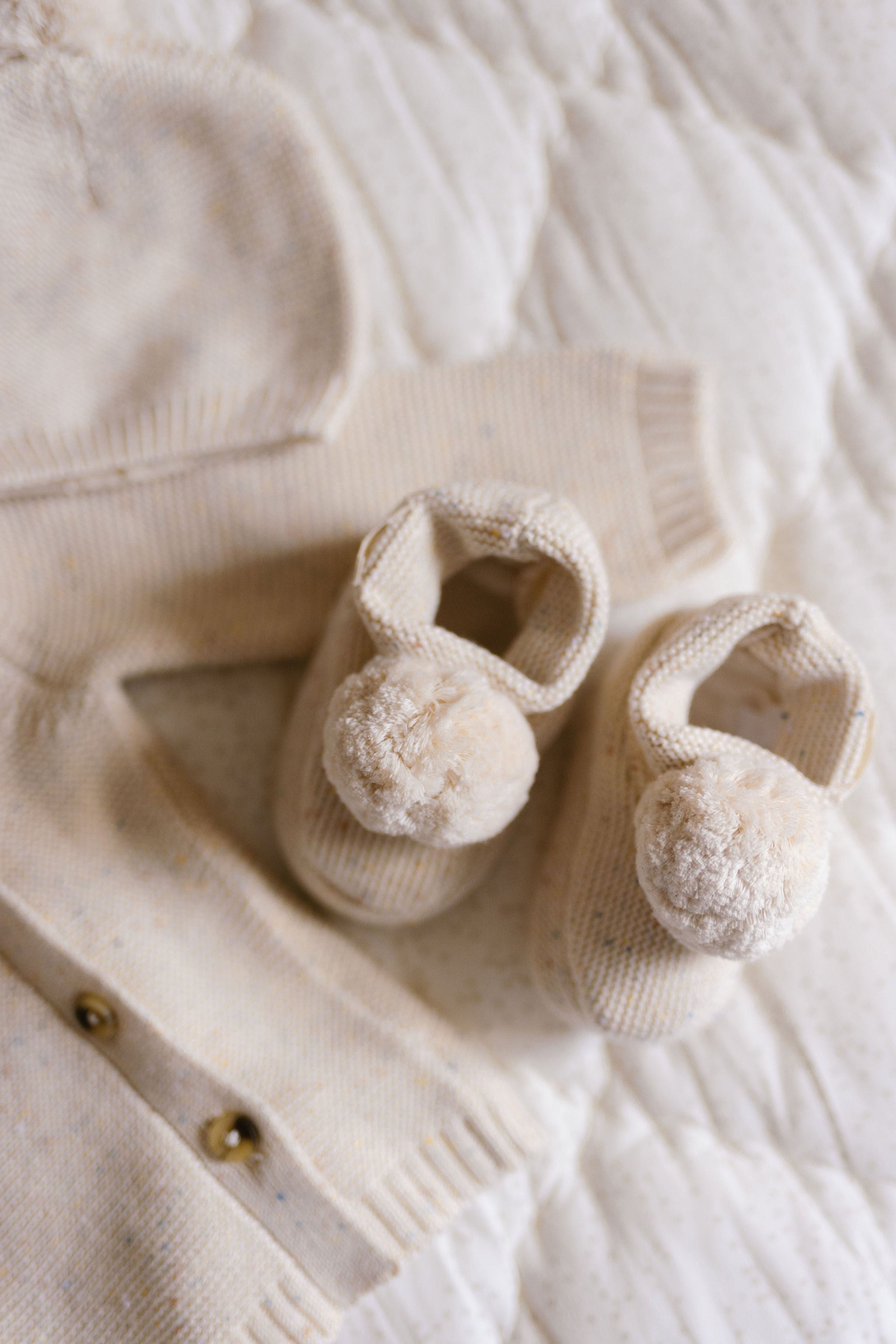 Pom pom deals baby booties